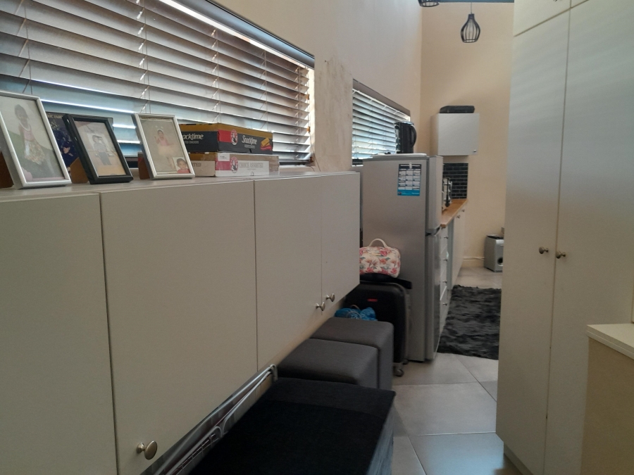 To Let 1 Bedroom Property for Rent in Pinelands Western Cape